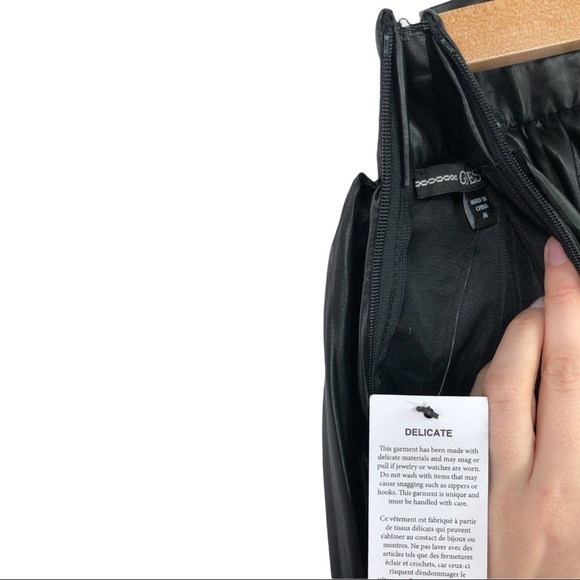 Guess - Paloma Mini Skirt Black Size M - Picture 3 of 3